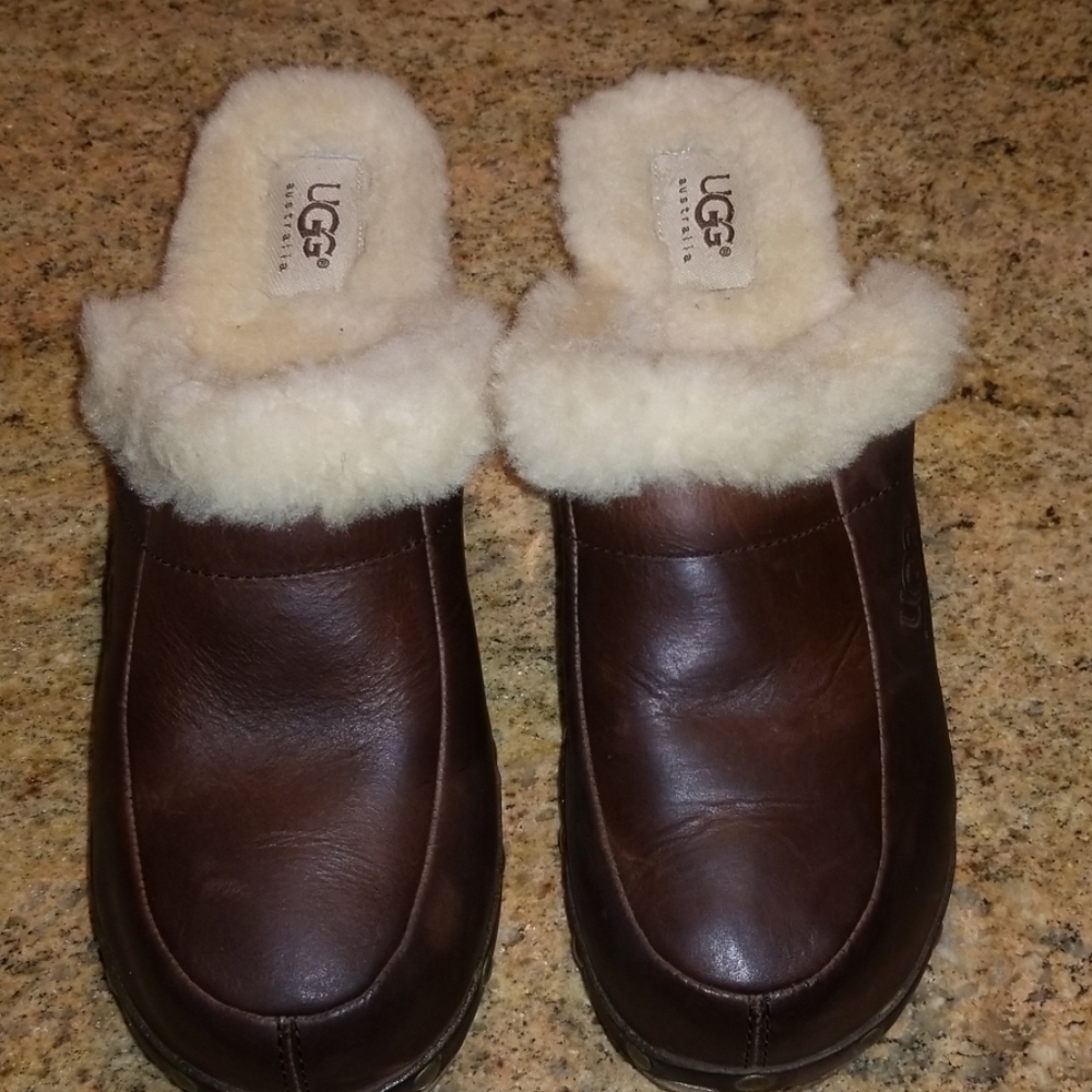 Ugg Kalie Clogs. Brown leather.